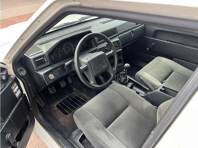 Occasion Volvo 940 111 PK (81 kW) 1990 Wit Sedan