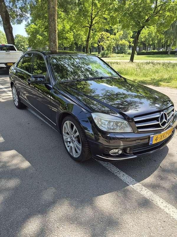 Zwart Gebruikt 2009 Mercedes C200 Sedan | € 6.695 (Eerlijke prijs) - Afbeelding 1/4