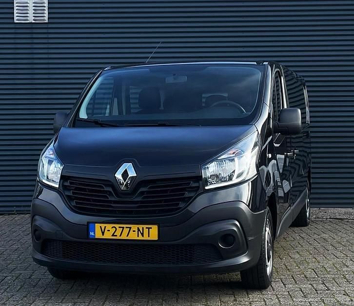 Zwart Occasion 2018 Renault Trafic MPV | € 15.950 (Duur) - Afbeelding 1/4