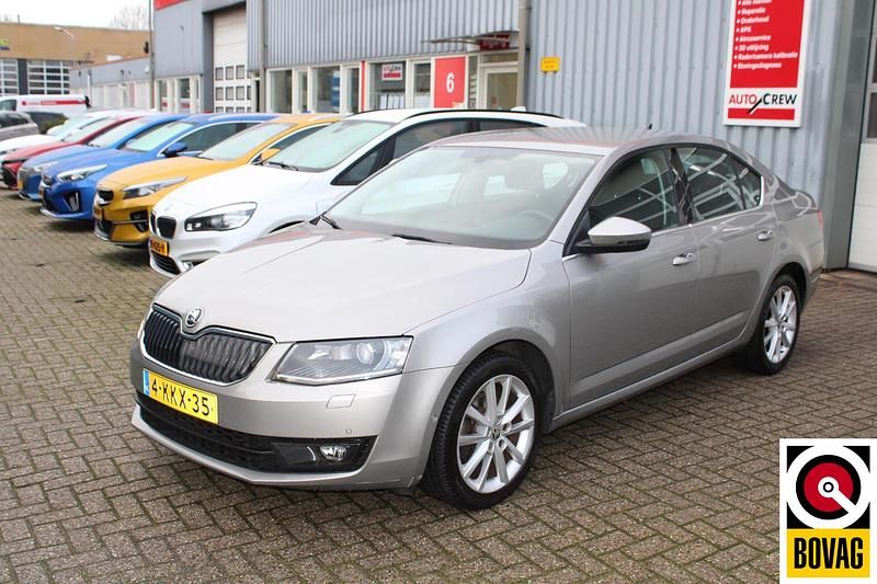 Beige Gebruikt 2013 Skoda Octavia Business Line Hatchback | € 8.900 (Duur) - Afbeelding 1/4