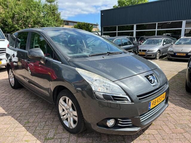 Grijs Gebruikt 2010 Peugeot 5008 MPV | € 3.999 (Eerlijke prijs) - Afbeelding 1/4