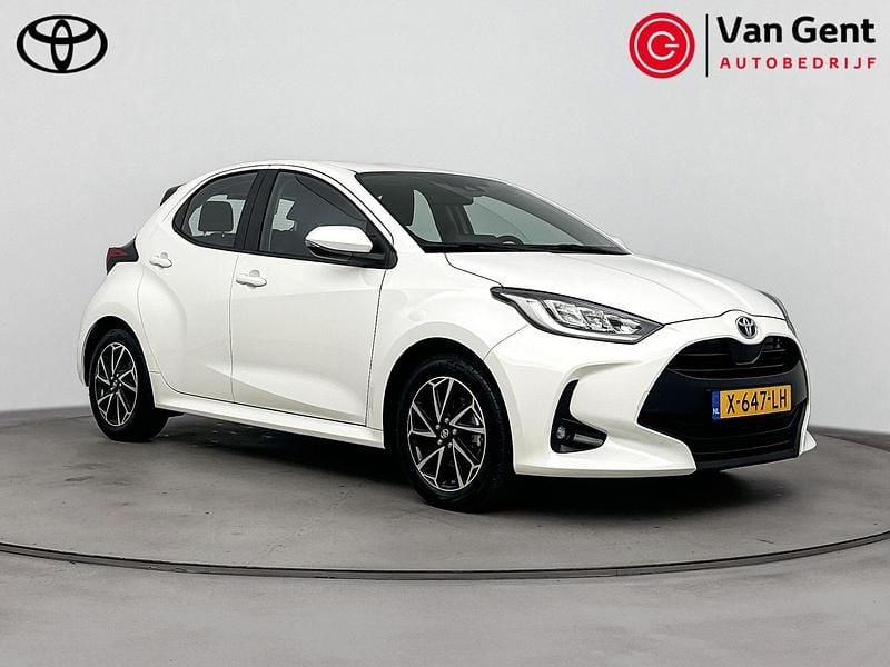 Wit Gebruikt 2023 Toyota Yaris Hybrid Hatchback | € 22.999 (Eerlijke prijs) - Afbeelding 1/4