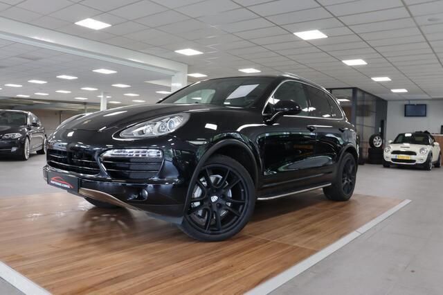 Zwart Gebruikt 2012 Porsche Cayenne SUV | € 35.450 (Duur) - Afbeelding 1/4