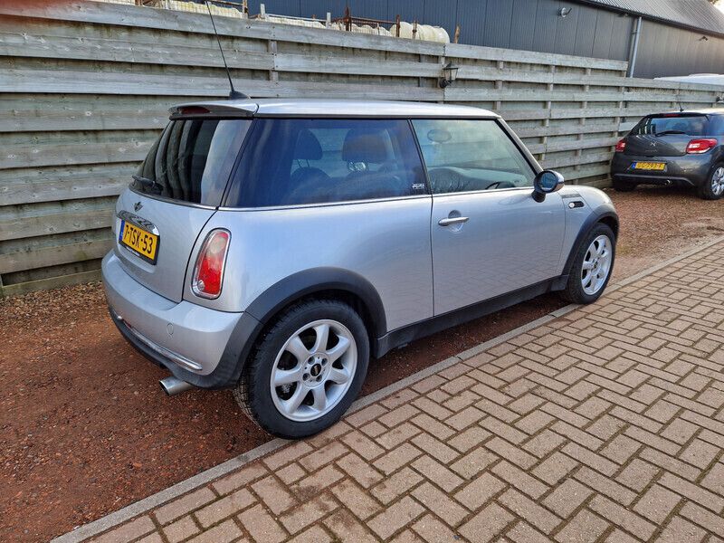 Occasion Mini ONE Pepper 90 PK (66 kW) 2006 Grijs, metallic lak Hatchback