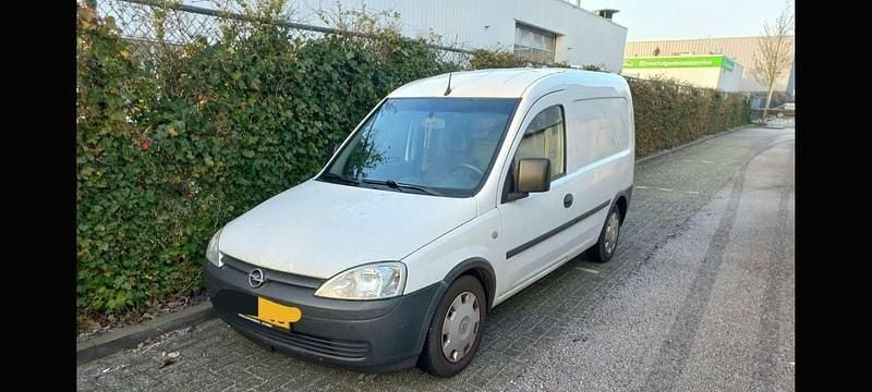 Wit Gebruikt 2010 Opel Combo MPV | € 1.900 (Duur) - Afbeelding 1/4