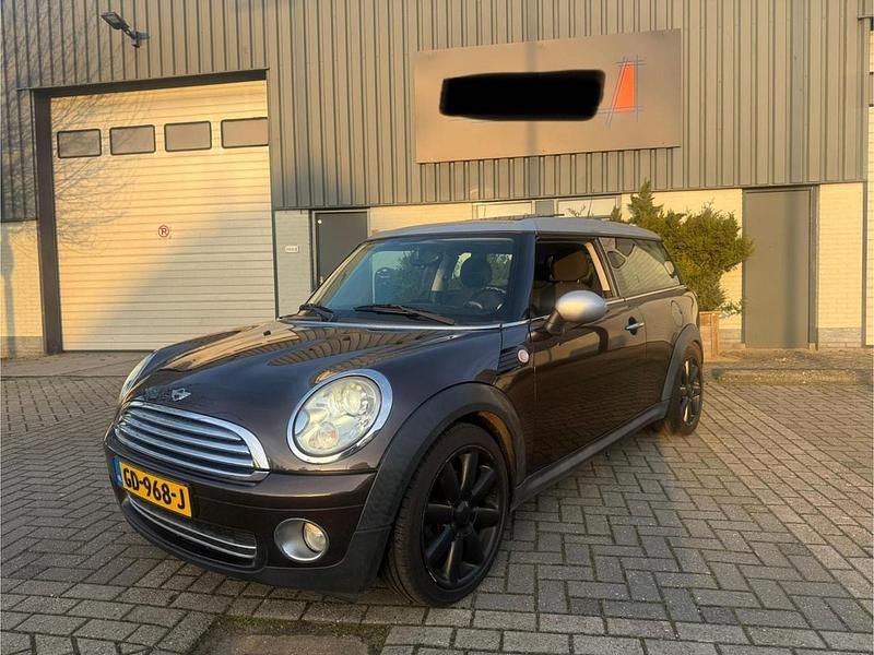 Bruin (metallic) Occasion 2009 Mini Cooper Clubman Stationwagen | € 1.650 (Super prijs) - Afbeelding 1/4