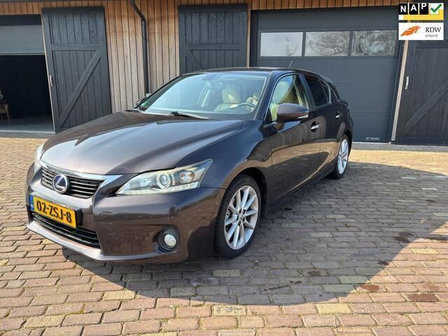 Bruin Gebruikt 2013 Lexus CT200h Business Edition Hatchback | € 8.950 (Eerlijke prijs) - Afbeelding 1/4