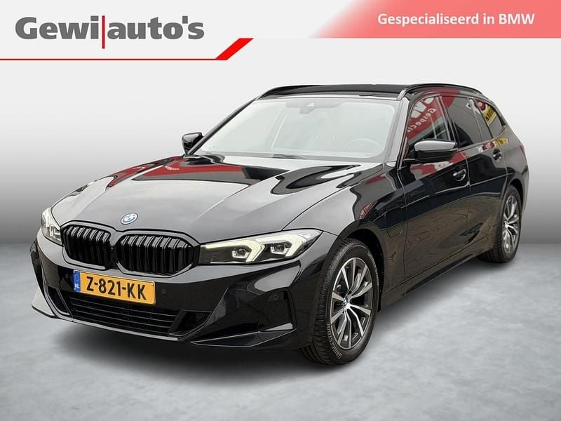 Zwart Occasion 2024 BMW 320 Executive Stationwagen | € 33.999 (Goede deal) - Afbeelding 1/4