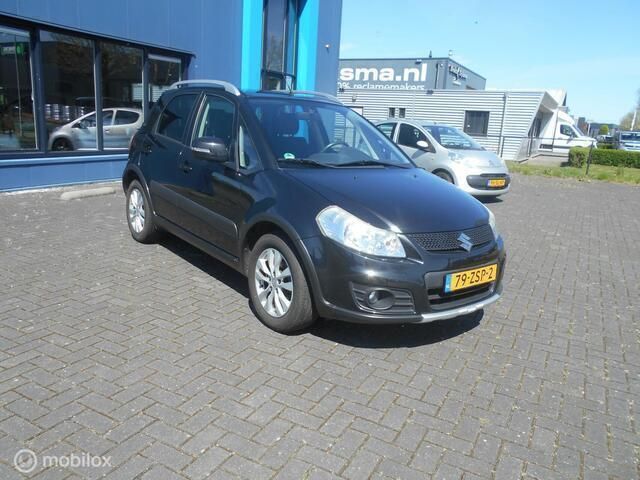 Zwart Gebruikt 2013 Suzuki SX4 MPV | € 7.450 (Eerlijke prijs) - Afbeelding 1/4