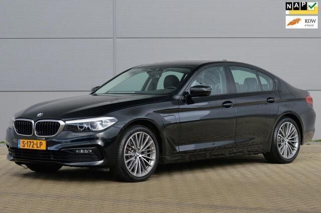 Zwart Gebruikt 2020 BMW 530e Executive Sedan | € 31.950 (Super prijs) - Afbeelding 1/4