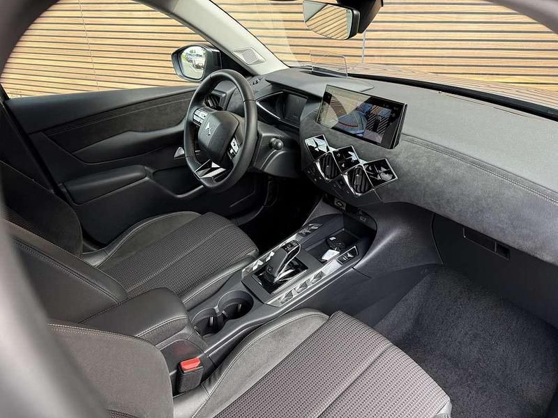 Occasion DS Automobiles DS3 Crossback Performance 131 PK (96 kW) 2024 Grijs SUV