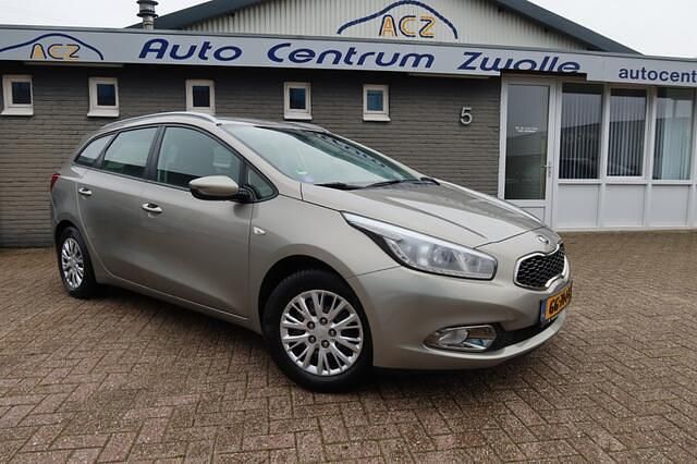 Occasion Kia Ceed Comfort 135 PK (99 kW) 2015 Grijs (metallic) Hatchback