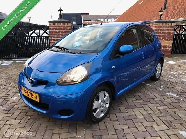 Occasion Toyota Aygo 68 PK (50 kW) 2009 Blauw Hatchback