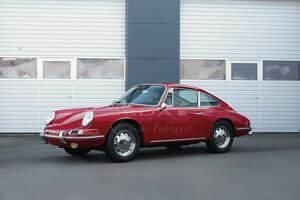 Roodmaroon b Gebruikt 1966 Porsche 911 Coupé | € 146.000 - Afbeelding 1/4