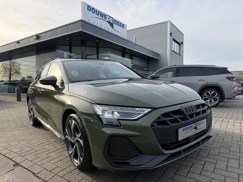 Groen Gebruikt 2025 Audi A3 Sportback e-tron S-Line Hatchback | € 46.750 - Afbeelding 1/4