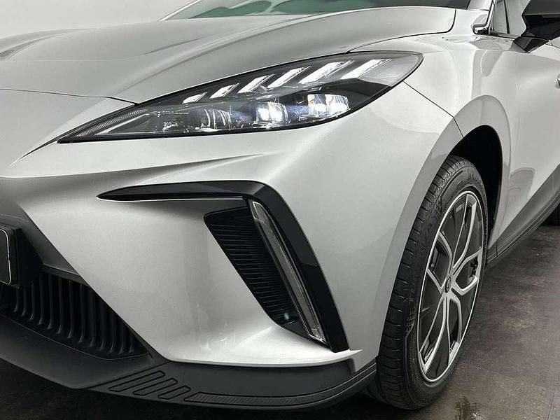 Occasion MG MG4 EV Luxury 150 kW (204 PK) 2023 Zilver Hatchback