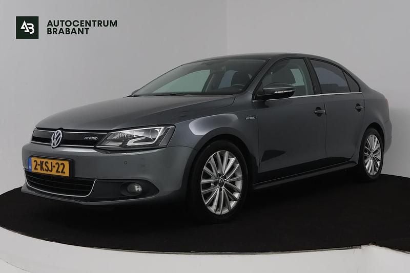 Grijs Gebruikt 2013 VW Jetta Hybrid Highline Sedan | € 7.445 (Eerlijke prijs) - Afbeelding 1/4