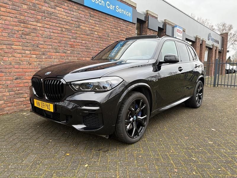 Zwart (metallic) Gebruikt 2022 BMW X5 M Sport SUV | € 59.955 (Super prijs) - Afbeelding 1/4