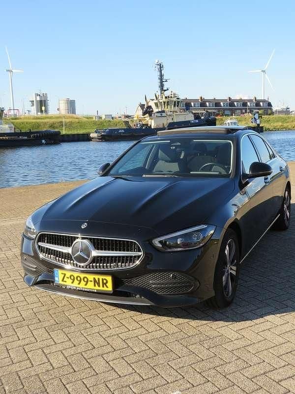 Zwart Gebruikt 2023 Mercedes C300e AMG line Sedan | € 39.999 (Super prijs) - Afbeelding 1/4