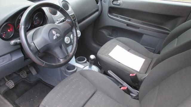 Occasion Mitsubishi Colt 95 PK (69 kW) 2006 Rood Hatchback