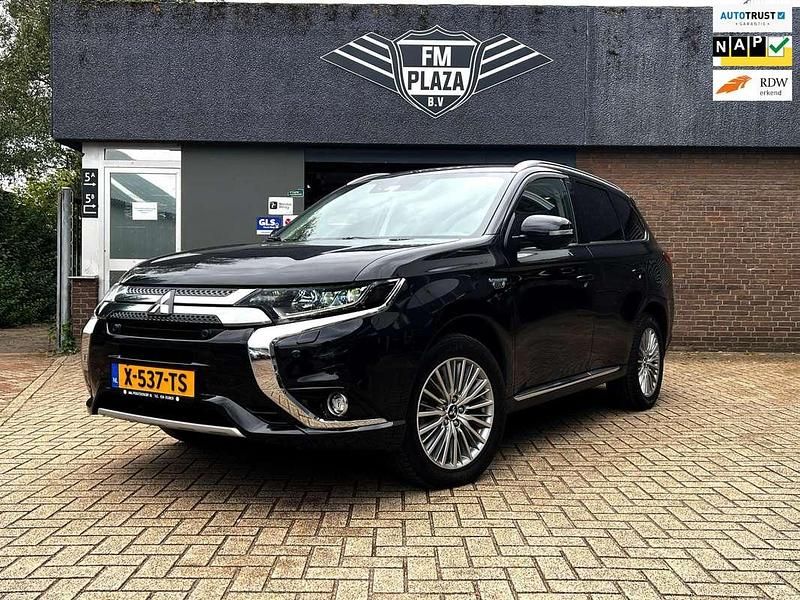 Zwart Gebruikt 2019 Mitsubishi Outlander P-HEV Edition SUV | € 19.940 (Goede deal) - Afbeelding 1/4
