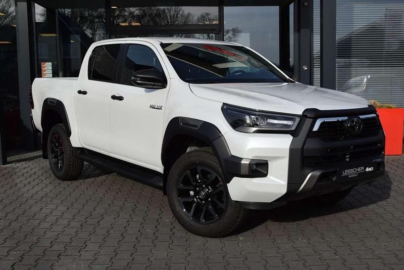 Wit, metallic lak Gebruikt 2023 Toyota HiLux Sport Pickup | € 66.544 - Afbeelding 1/4