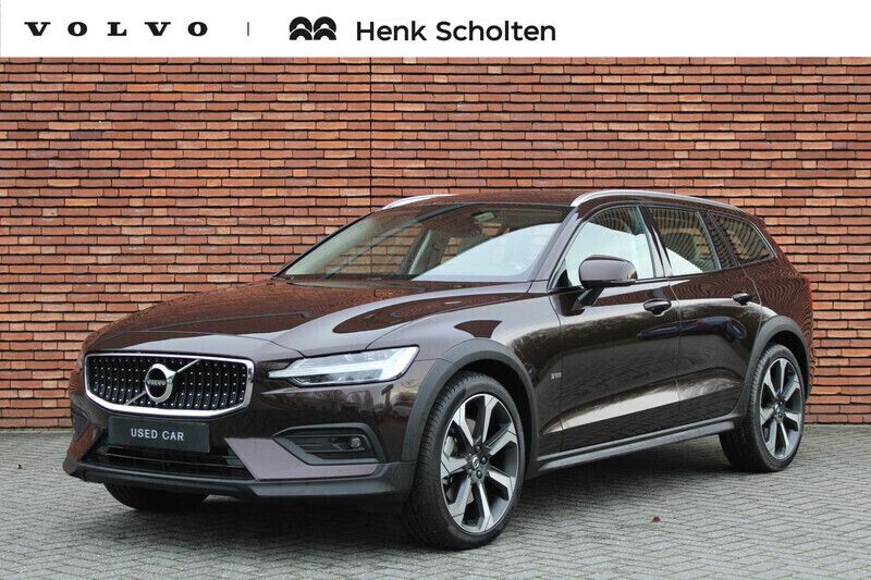 Bruin, metallic lak Gebruikt 2018 Volvo V60 CC Pro Stationwagen | € 39.950 (Eerlijke prijs) - Afbeelding 1/4