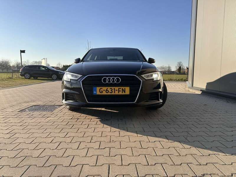 Zwart Gebruikt 2019 Audi A3 Sedan | € 18.000 (Goede deal) - Afbeelding 1/4