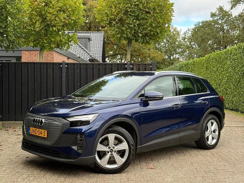 Blauw (metallic) Occasion 2022 Audi Q4 e-tron SUV | € 21.990 (Super prijs) - Afbeelding 1/4