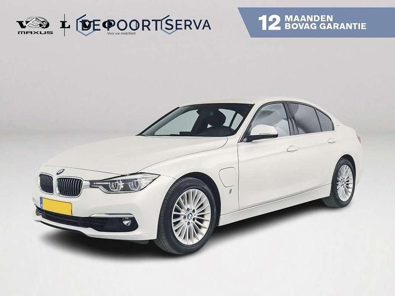 Wit Gebruikt 2017 BMW 330e Executive Sedan | € 19.995 (Iets duurder) - Afbeelding 1/4