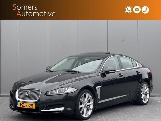 Grijs, metallic lak Gebruikt 2015 Jaguar XF Sedan | € 17.950 (Duur) - Afbeelding 1/4
