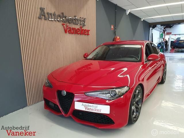 Rood Gebruikt 2018 Alfa Romeo Giulia Veloce Sedan | € 29.995 (Iets duurder) - Afbeelding 1/4