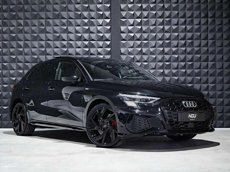 Zwart Occasion 2022 Audi A3 Sportback e-tron S-Line Hatchback | € 35.900 (Duur) - Afbeelding 1/4