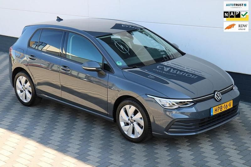 Grijs (metallic) Gebruikt 2020 VW Golf VII Life Hatchback | € 18.445 (Eerlijke prijs) - Afbeelding 1/4