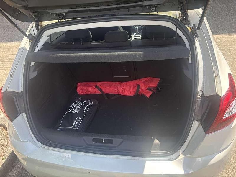 Wit Gebruikt 2016 Peugeot 308 Hatchback | € 8.500 (Eerlijke prijs) - Afbeelding 1/4