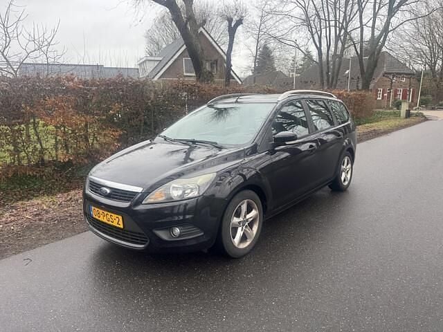 Zwart (metallic) Occasion 2011 Ford Focus Stationwagen | € 1.650 (Goede deal) - Afbeelding 1/4