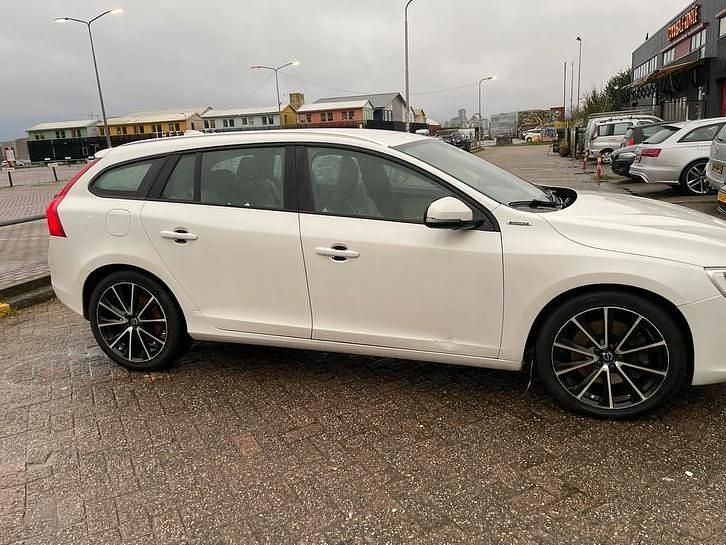 Gebruikt 2015 Volvo V60 Stationwagen | € 3.799 (Super prijs) - Afbeelding 1/4