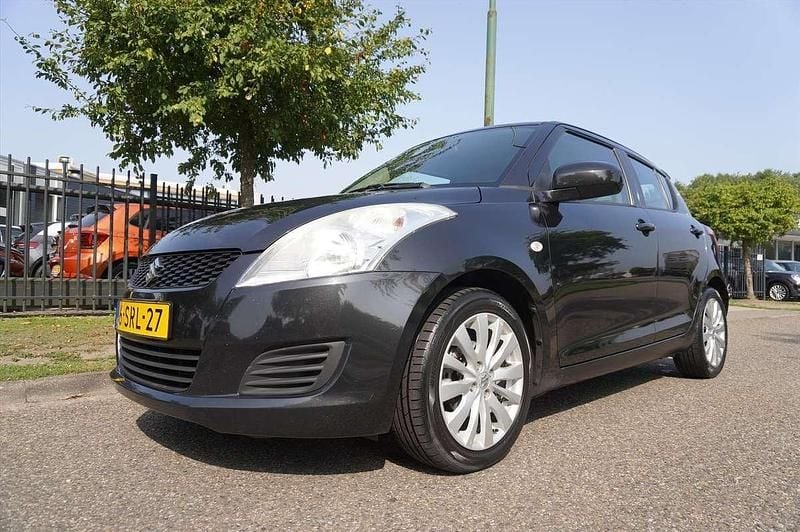 Zwart Gebruikt 2013 Suzuki Swift Exclusive Hatchback | € 4.945 (Goede deal) - Afbeelding 1/4