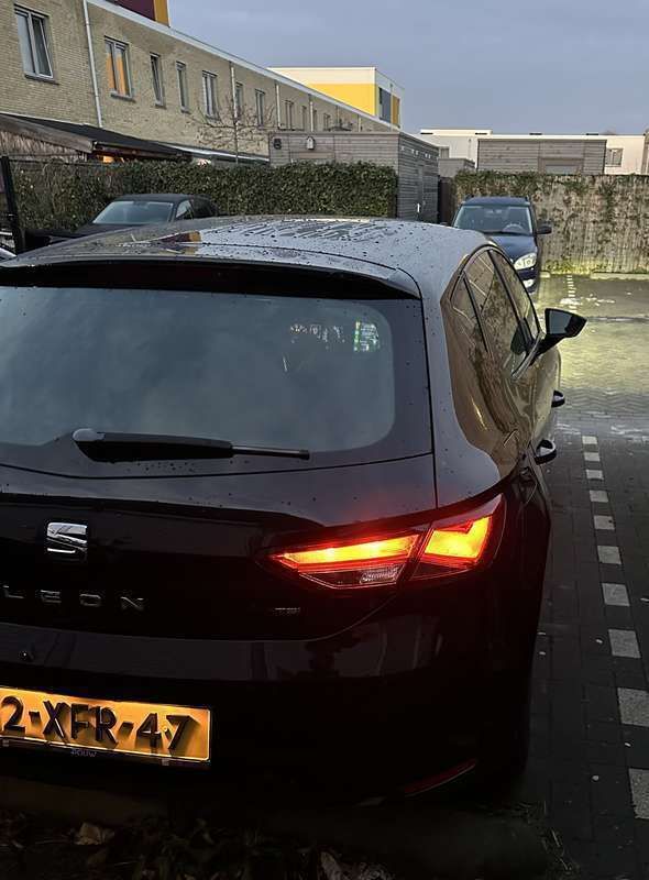 Zwart Gebruikt 2013 Seat Leon Style Stationwagen | € 7.000 (Goede deal) - Afbeelding 1/4