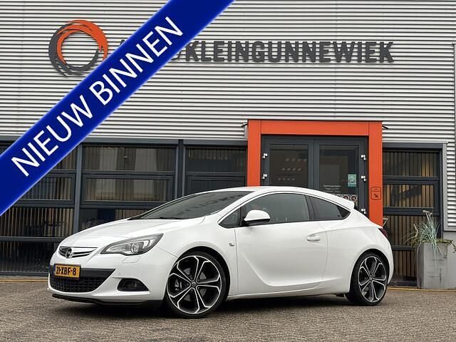 Wit Gebruikt 2012 Opel Astra GTC Sport Hatchback | € 6.445 (Eerlijke prijs) - Afbeelding 1/4