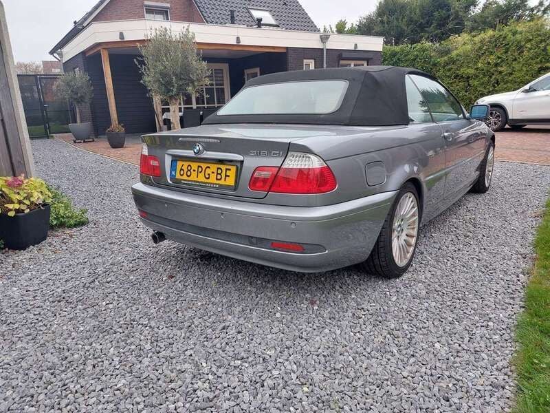 Grijs Gebruikt 2004 BMW 318 Cabriolet Executive Cabriolet | € 4.500 (Eerlijke prijs) - Afbeelding 1/4