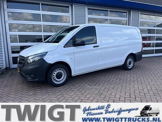 Wit Gebruikt 2021 Mercedes Vito MPV | € 17.950 (Eerlijke prijs) - Afbeelding 1/4