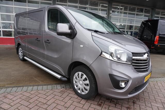 Grijs Gebruikt 2018 Opel Vivaro Sport Van | € 17.950 - Afbeelding 1/4