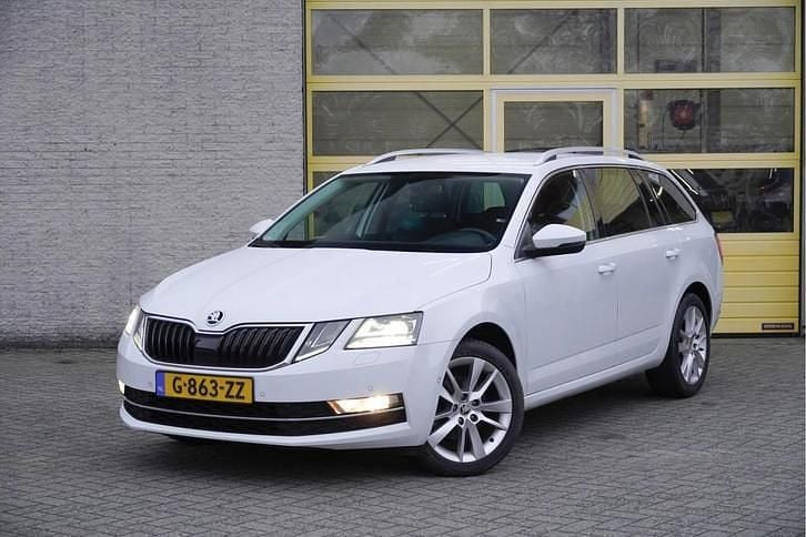 Wit Occasion 2020 Skoda Octavia Business Line Stationwagen | € 14.750 (Goede deal) - Afbeelding 1/4