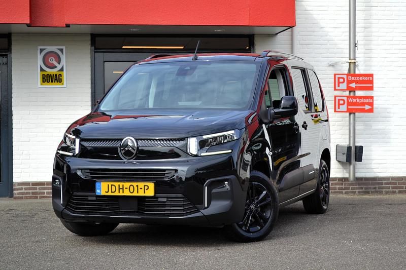 Zwart Nieuw 2025 Citroën Berlingo Style MPV | € 36.450 - Afbeelding 1/4