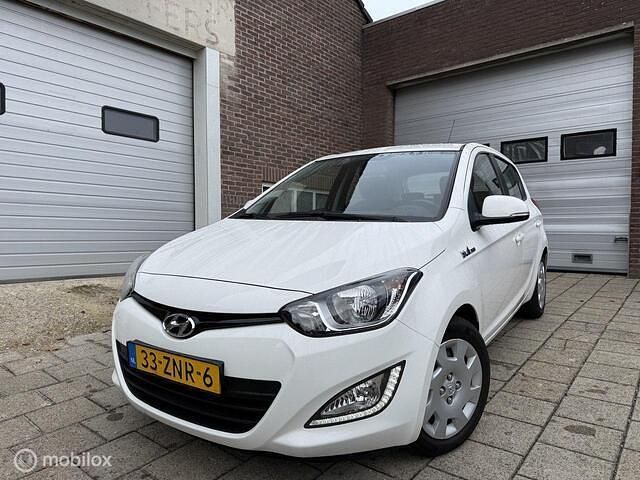 Wit Gebruikt 2013 Hyundai i20 Hatchback | € 5.995 (Eerlijke prijs) - Afbeelding 1/4