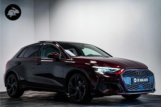 Rood Gebruikt 2022 Audi A3 Sportback Exclusive Hatchback | € 29.900 (Goede deal) - Afbeelding 1/4