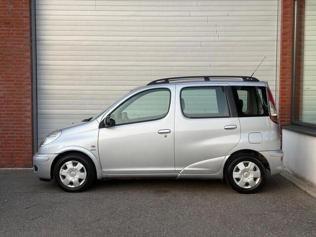 Occasion Toyota Yaris Verso Terra 84 PK (61 kW) 2003 Grijs MPV