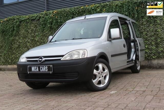 Grijs, metallic lak Gebruikt 2007 Opel Combo Essentia MPV | € 4.995 - Afbeelding 1/4