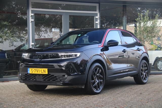 Zwart Gebruikt 2023 Opel Mokka GS Line SUV | € 21.990 (Eerlijke prijs) - Afbeelding 1/4